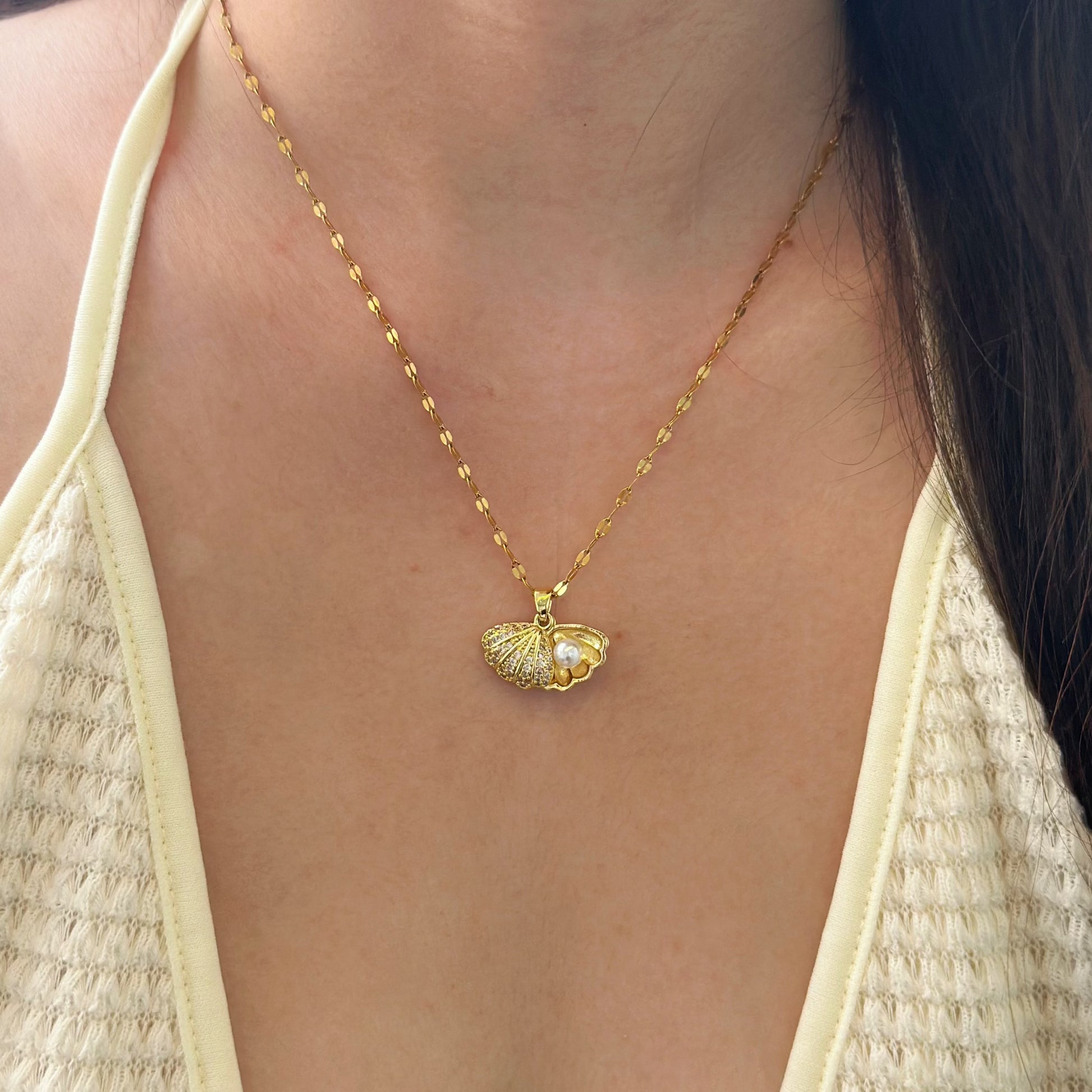 gold seashell necklace with pearl